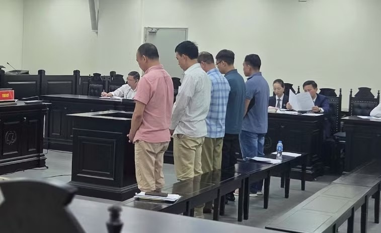 Hai thuyền trưởng lĩnh án tù vì bán trộm gần 2.000 tấn dầu
