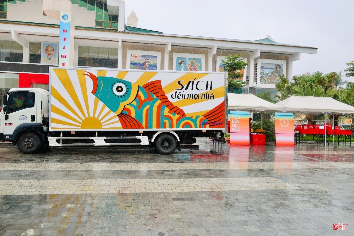 S&aacute;ch đến mọi nh&agrave; ảnh 1