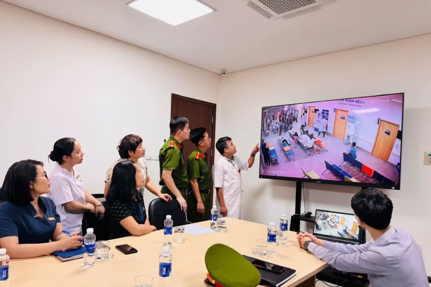 Gi&aacute;m đốc Lạc Việt,  bệnh viện Lạc Việt,  Hữu nghị Lạc Việt,  Con g&aacute;i bịa đặt,  Chuyện phải bỏ thai ảnh 2