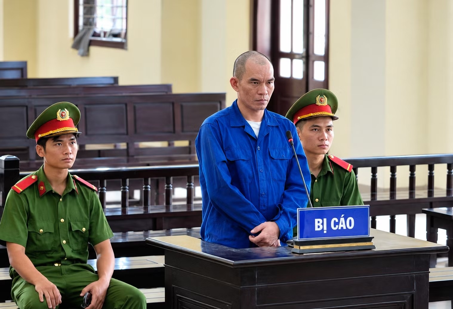 Mang danh 'hiệp sĩ' giải cứu người, chiếm đoạt gần 1 tỷ đồng