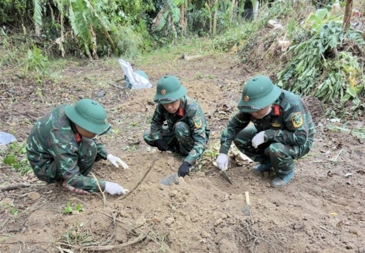 Tìm thấy thẻ căn cước, ngòi bút khắc tên cùng hài cốt liệt sĩ