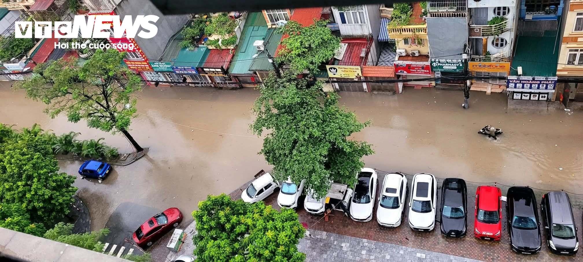 h&agrave; nội mưa lớn ảnh 1