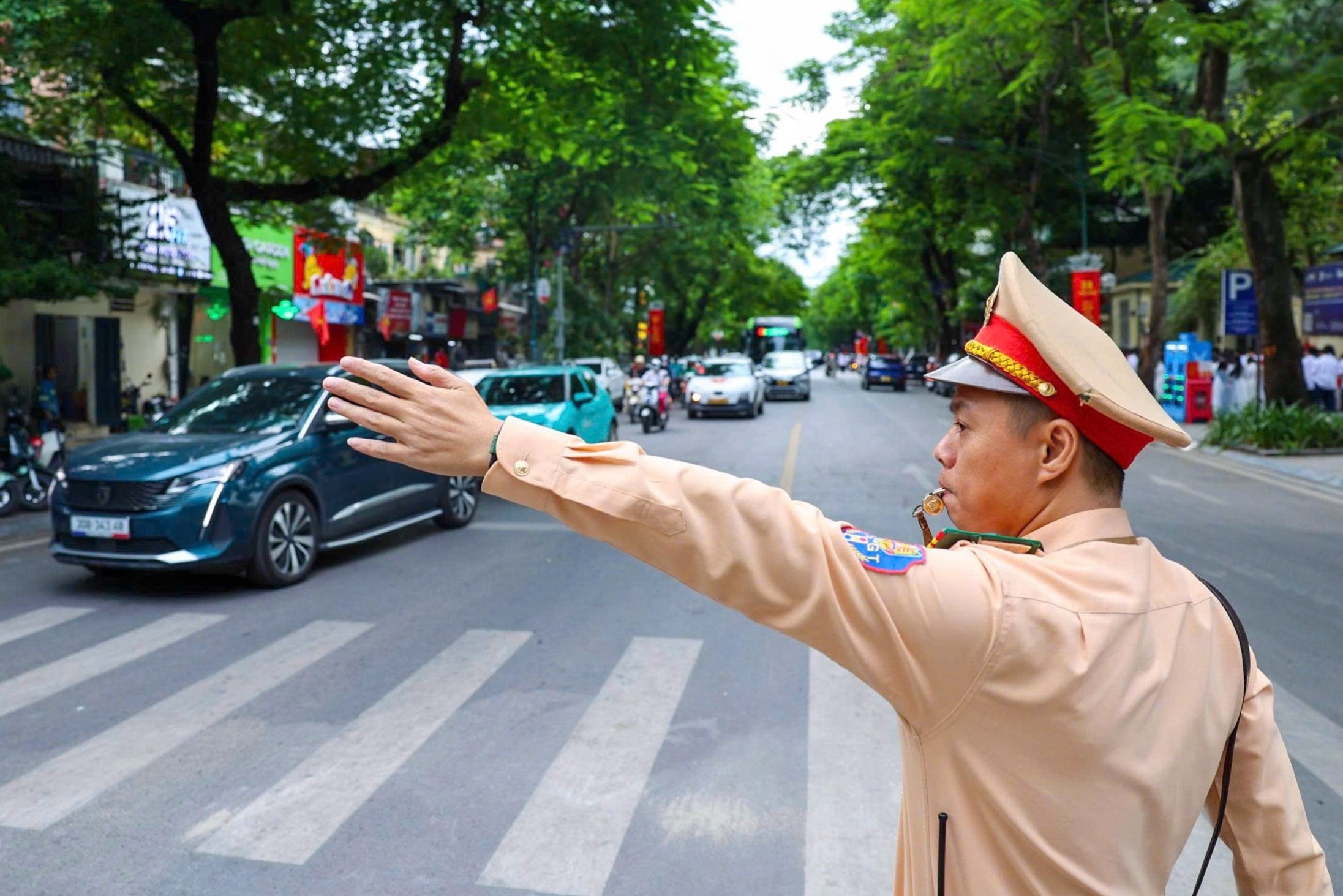 Hà Nội cấm ôtô đi thẳng từ đường Trung Thư đi Trung Văn giờ cao điểm