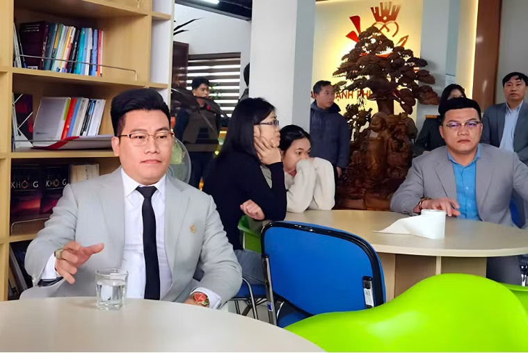 Cty Triệu Nụ Cười,  DN Triệu Nụ Cười,  Gđốc Triệu Nụ Cười,  Hồ Quốc Th&acirc;n ảnh 2