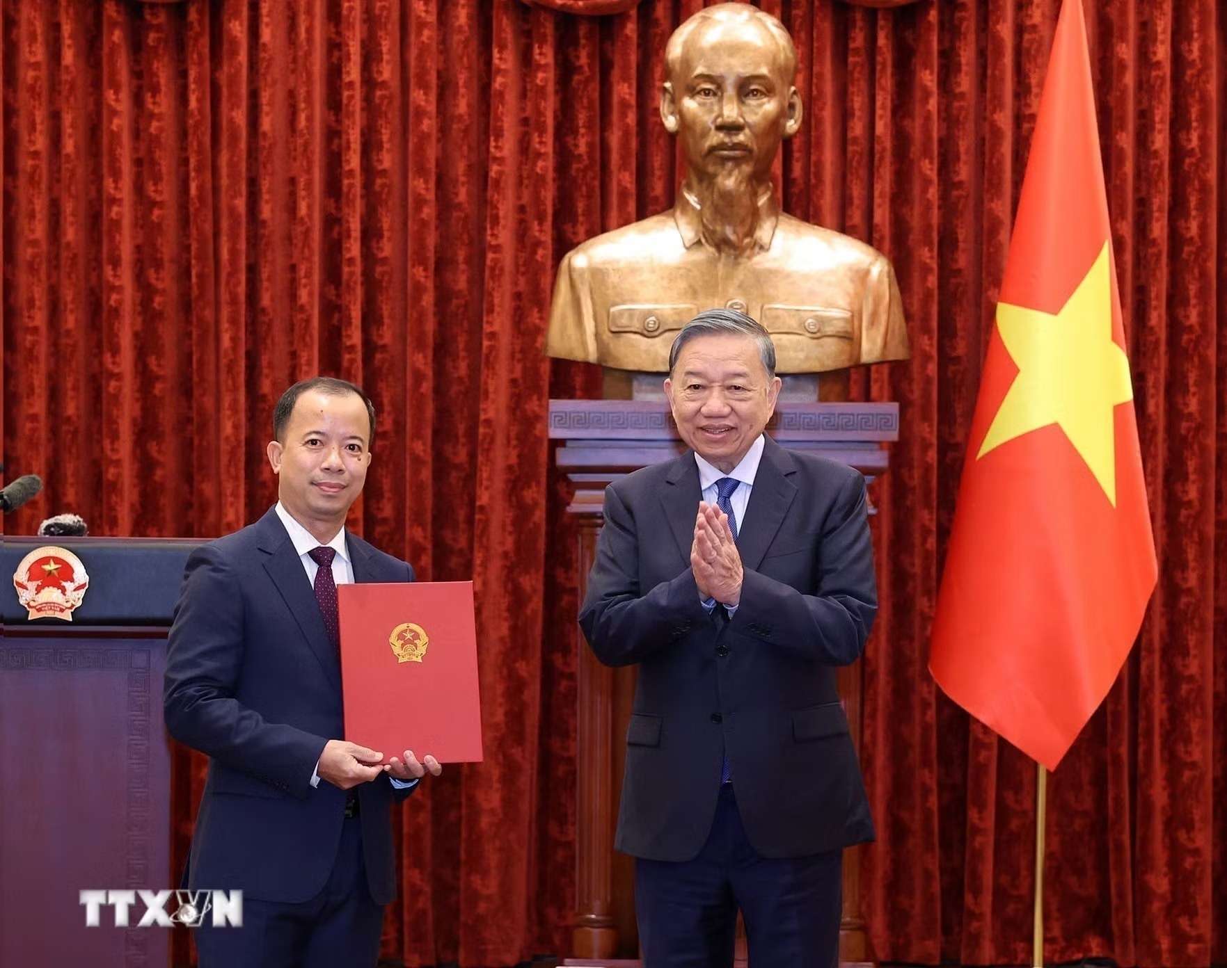 tổng b&iacute; thư ảnh 2