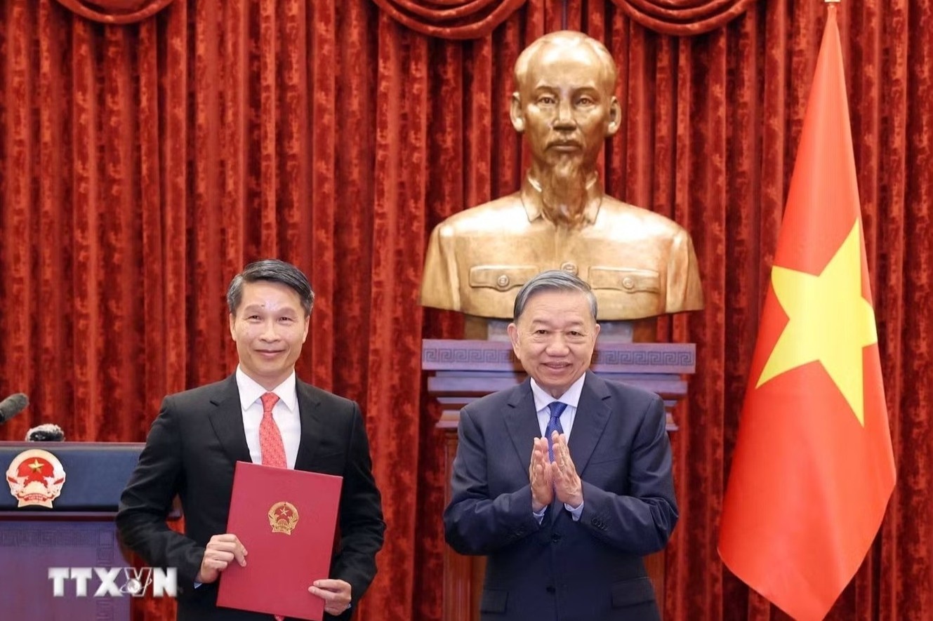 Tổng Bí thư, Chủ tịch nước trao quyết định bổ nhiệm 2 Đại sứ Việt Nam