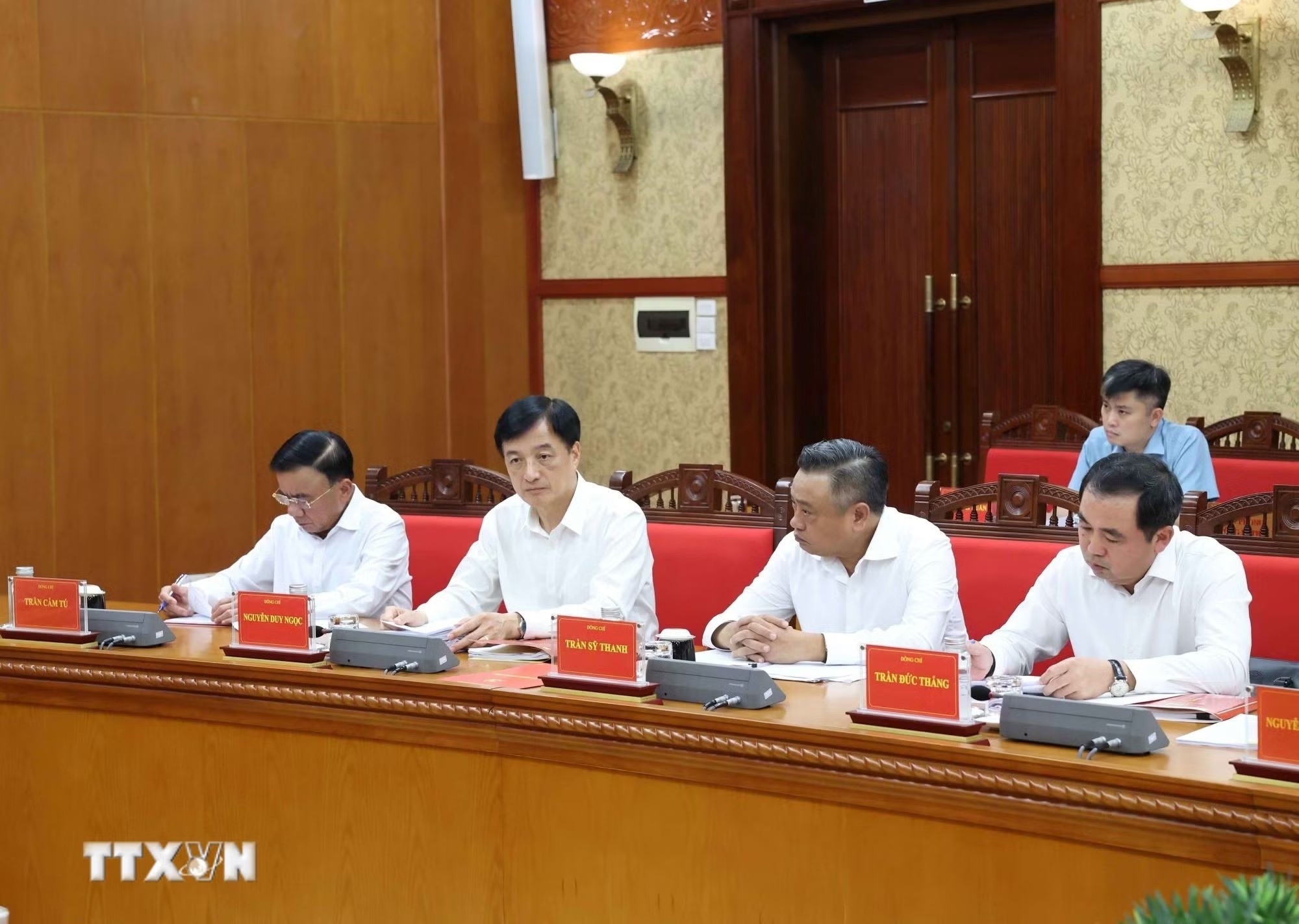 tổng b&iacute; thư ảnh 2