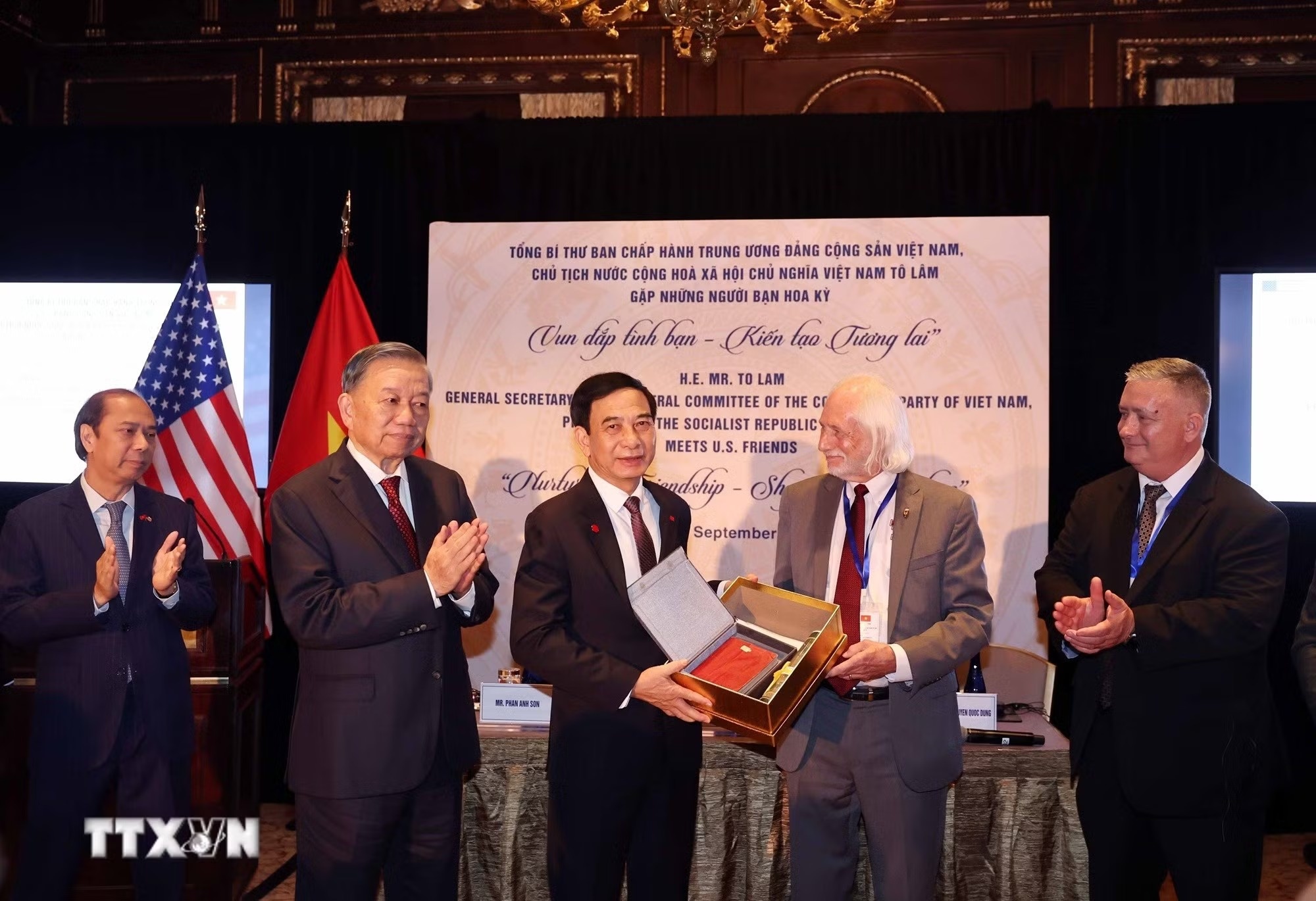 tổng b&iacute; thư ảnh 2