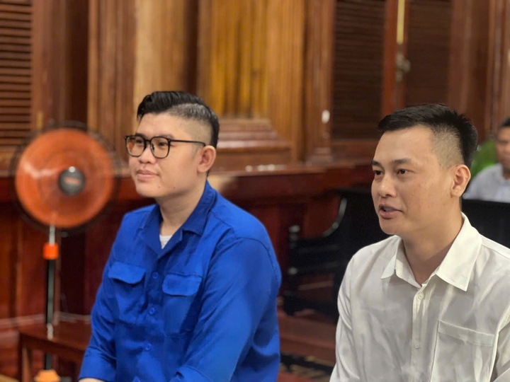 Tr&ugrave;m bu&ocirc;n xe sang,  Phan C&ocirc;ng Khanh ảnh 1
