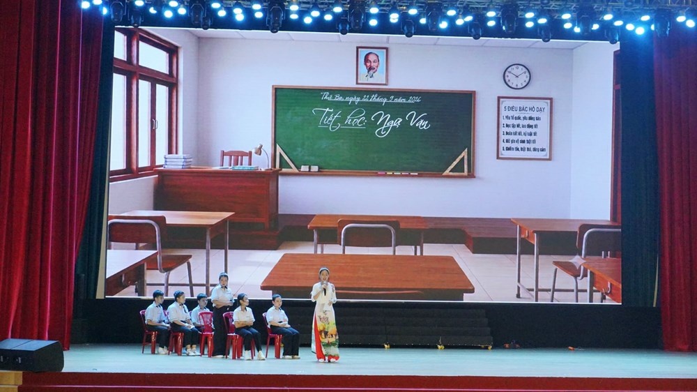 đọc s&aacute;ch ảnh 3