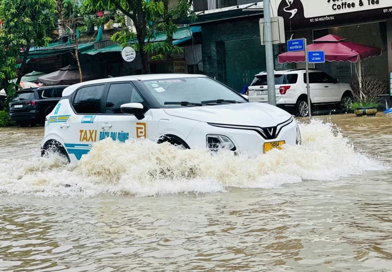 Mưa tầm tã ngày đêm, cảnh báo nguy cơ ngập lụt cục bộ tại Hà Tĩnh