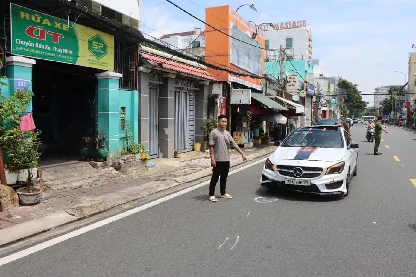 Khởi tố,  t&agrave;i xế Mercedes ảnh 2