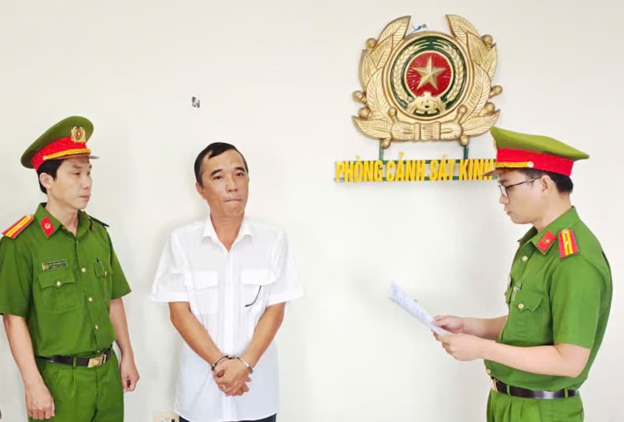 c&aacute;n bộ thuế,  Vĩnh Long,  xuất khống,  hon 400 h&oacute;a đơn ảnh 1