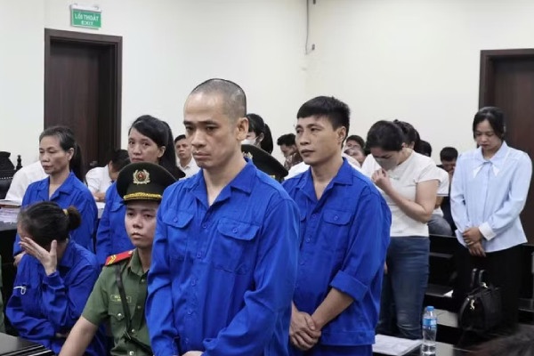 Xử phạt 12 bị cáo trong đường dây buôn lậu hơn 900 tỷ đồng qua biên giới