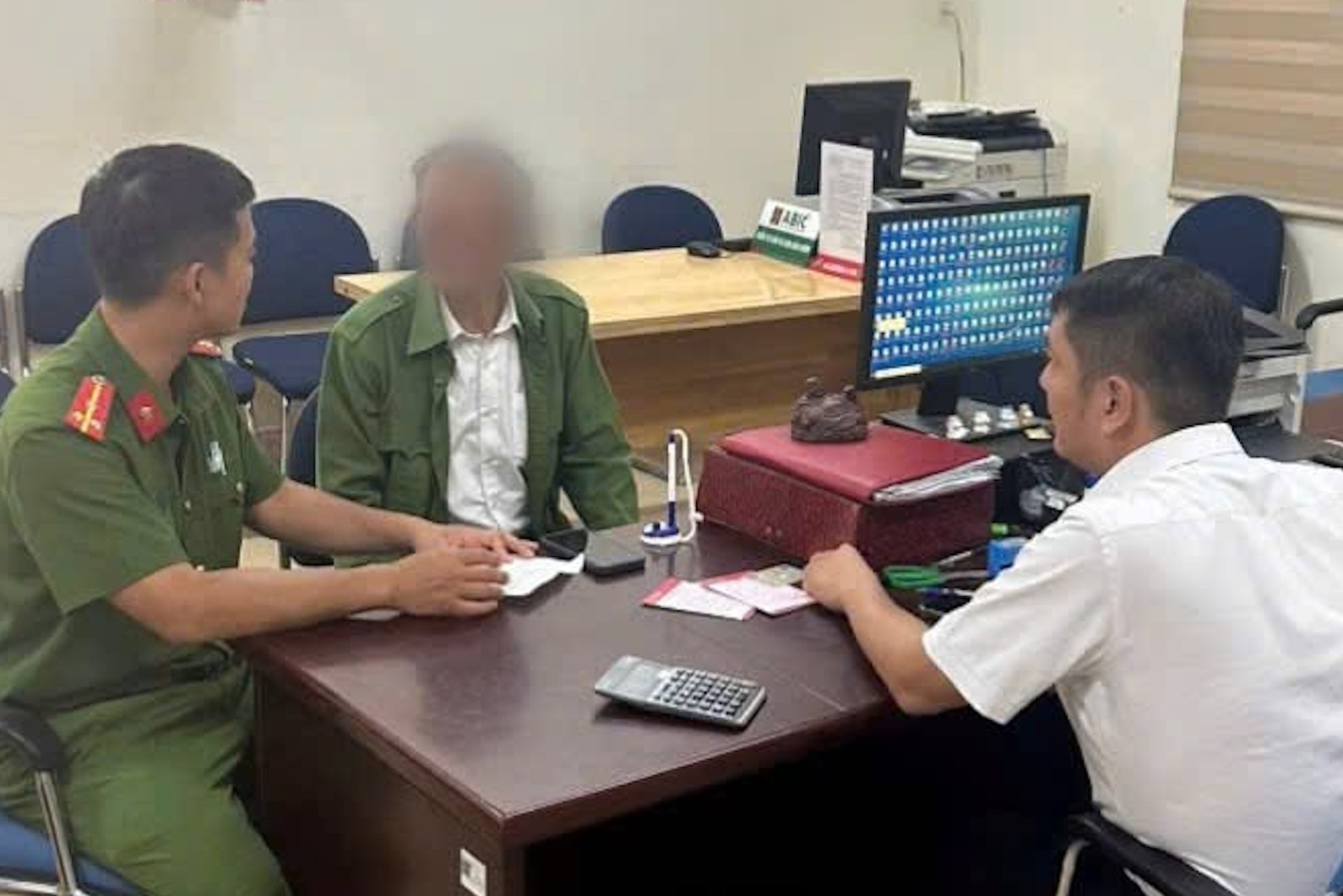 Bị doạ liên quan đường dây ma tuý, cụ ông suýt bị lừa 150 triệu đồng