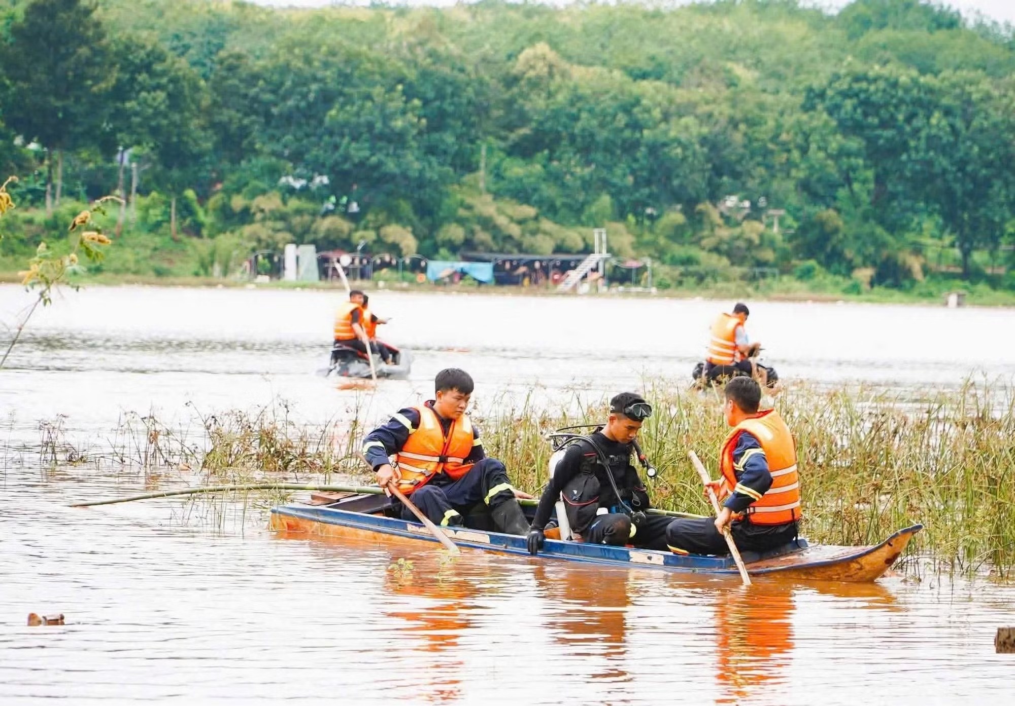 thi thể nạn nh&acirc;n ảnh 2