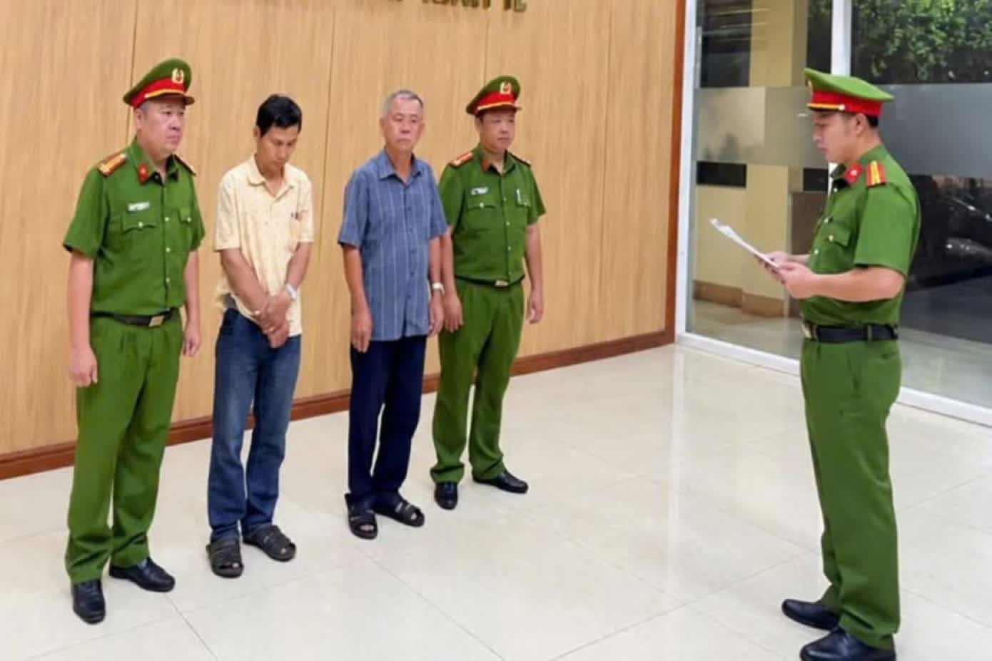 Khởi tố 3 vụ án từ việc phát hiện hơn 6.000 tấn chất thải bị đổ trái quy định