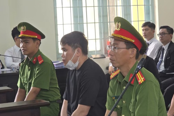 Hoãn xét xử tài xế xe tải vụ tai nạn làm nữ sinh 14 tuổi tử vong ở Vĩnh Long