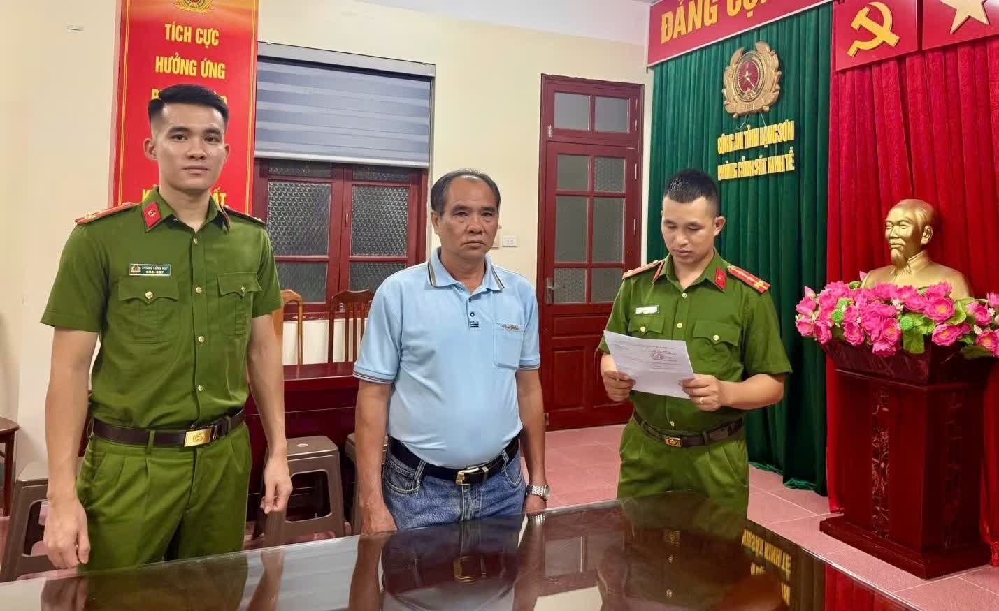 Khởi tố vụ đổ hơn 126 tấn chất thải xây dựng trái quy định