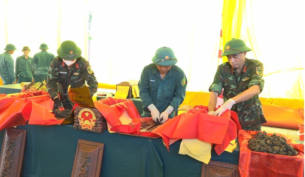 mộ liệt sĩ ảnh 2