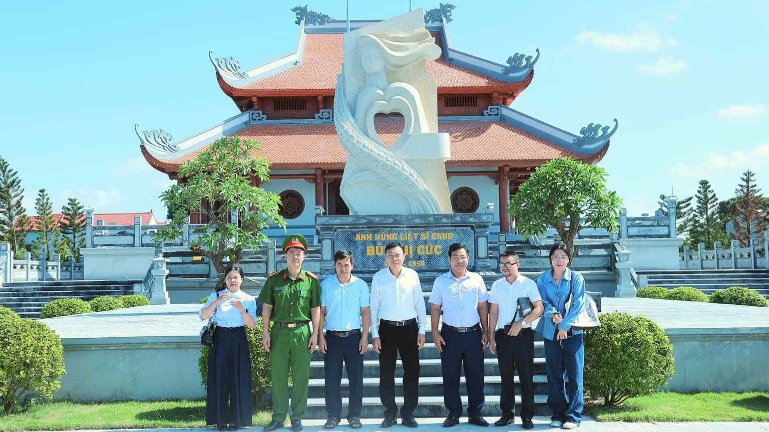B&ugrave;i Thị C&uacute;c ảnh 6