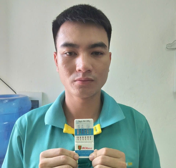 Truy t&igrave;m,  Nam thanh ni&ecirc;n,  Đi xe m&aacute;y ảnh 1