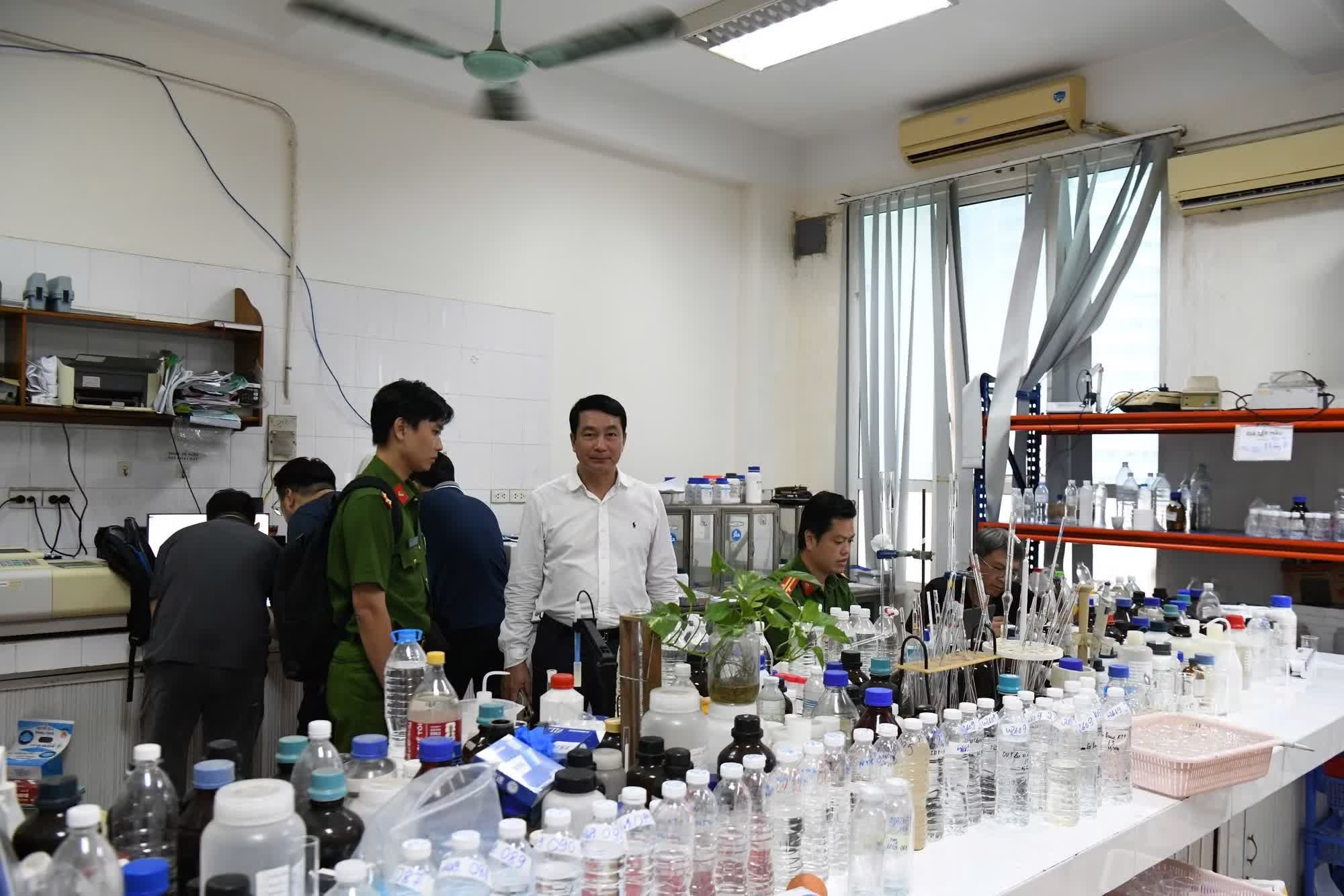Khởi tố 28 bị can 'bán giấy ăn tiền'