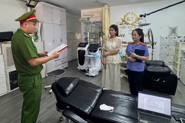 Khởi tố bà chủ thẩm mỹ viện