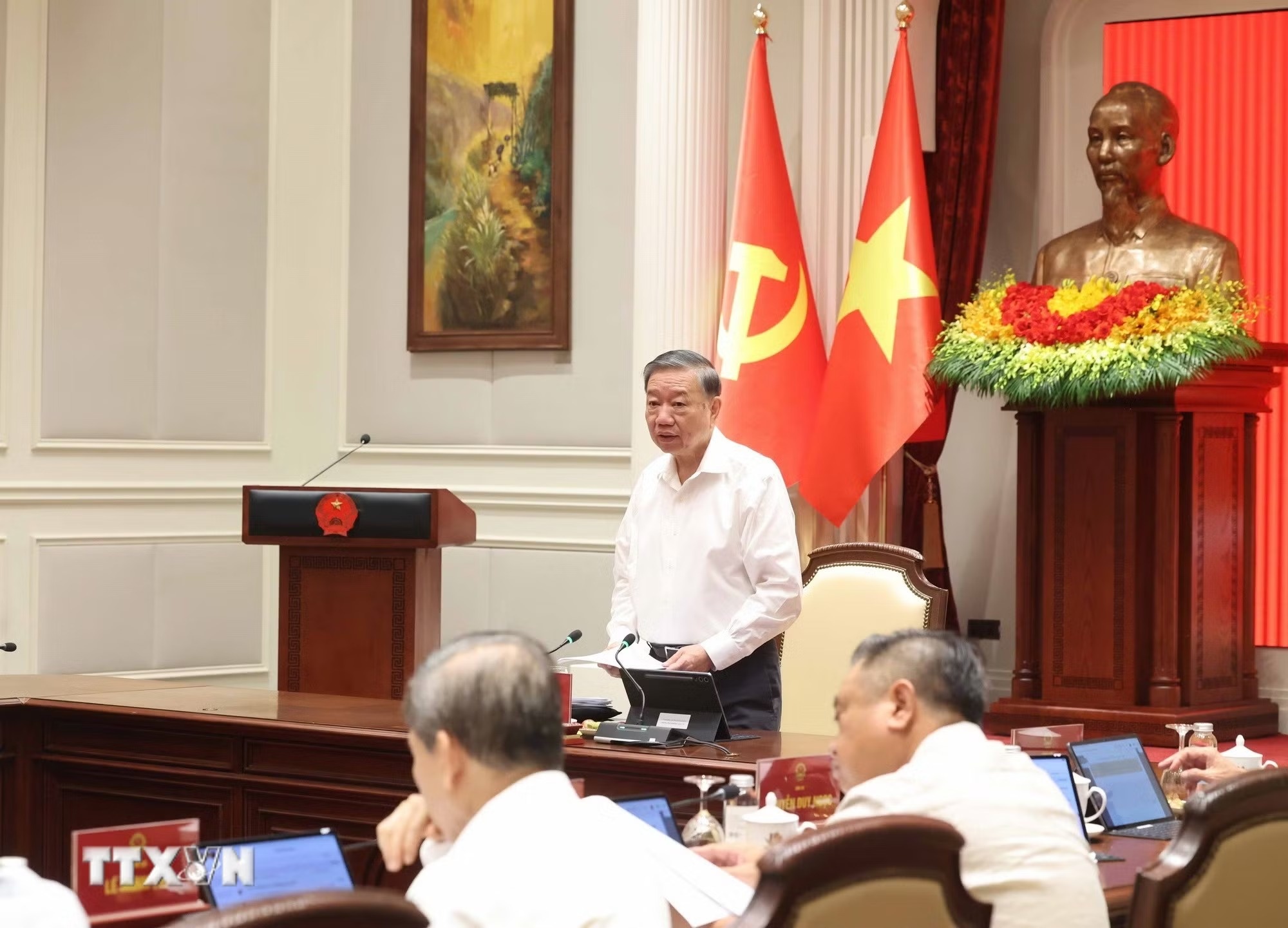 tổng b&iacute; thư ảnh 2