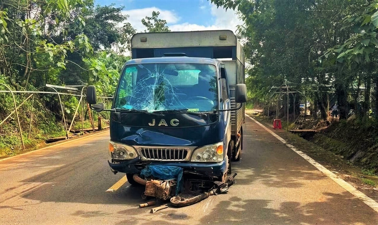 Ôtô tải tập lái va chạm xe máy, một người tử vong