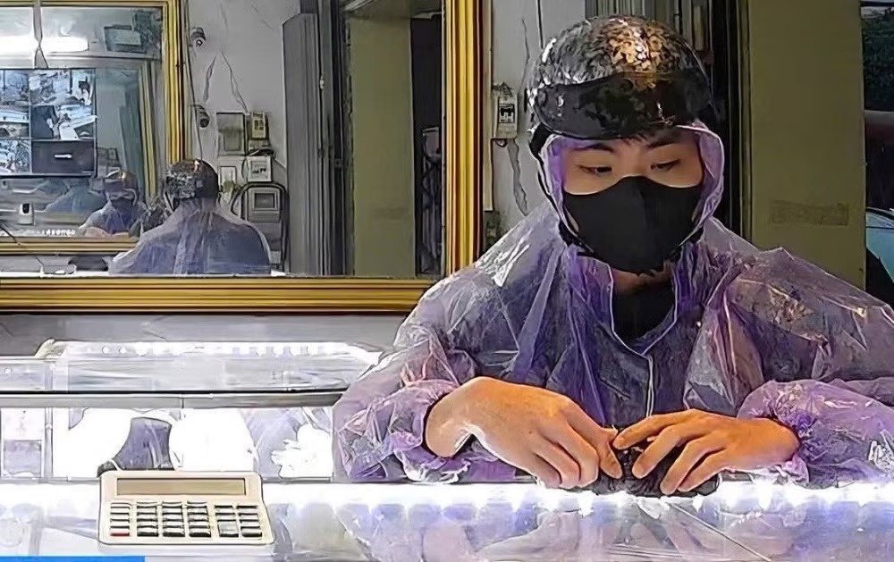 Đối tượng cướp giật tại tiệm vàng bị bắt sau 6 giờ gây án