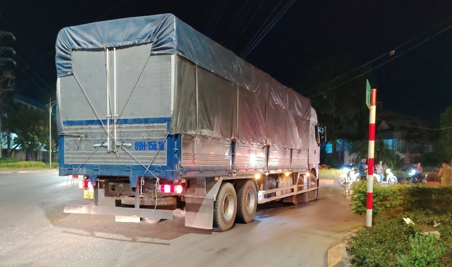 Hai mẹ con tử vong thương tâm sau va chạm xe tải