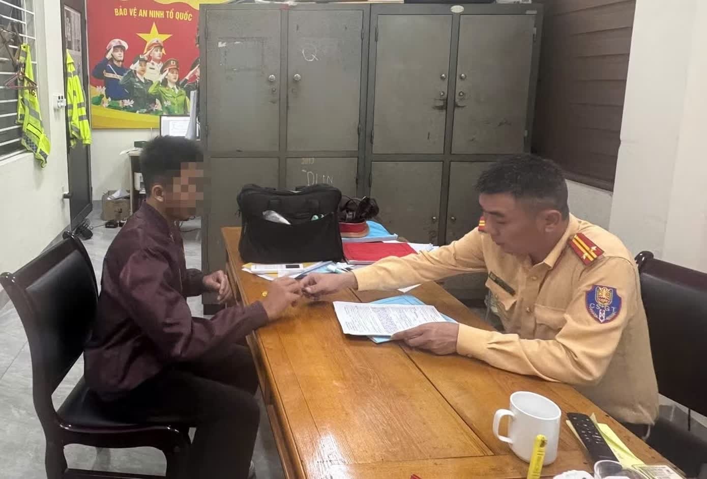 Phạt 12 triệu đồng, tịch thu xe đối tượng 'bốc đầu' quay clip đăng mạng