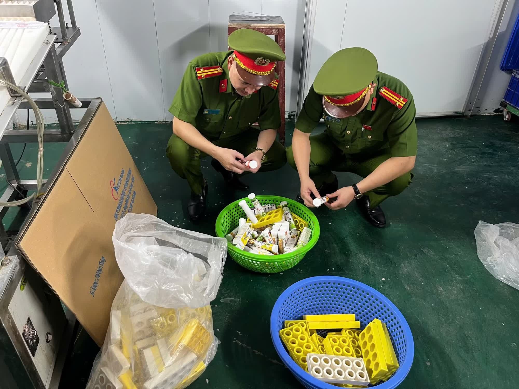 C&ocirc;ng ty Vintechpharm,  Doanh nghiệp Vintechpharm,  Mỹ phẩm Vintechpharm,  h&agrave;ng triệu sản phẩm,  vi&ecirc;n sủi giả ảnh 2