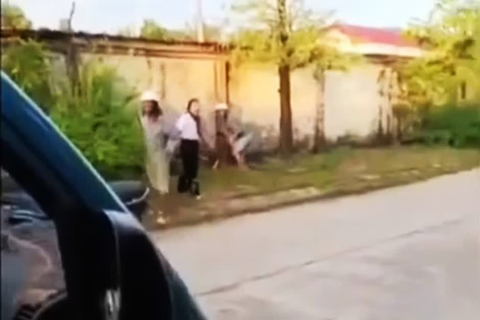 3 mẹ con,  c&ocirc; gi&aacute;o ảnh 1