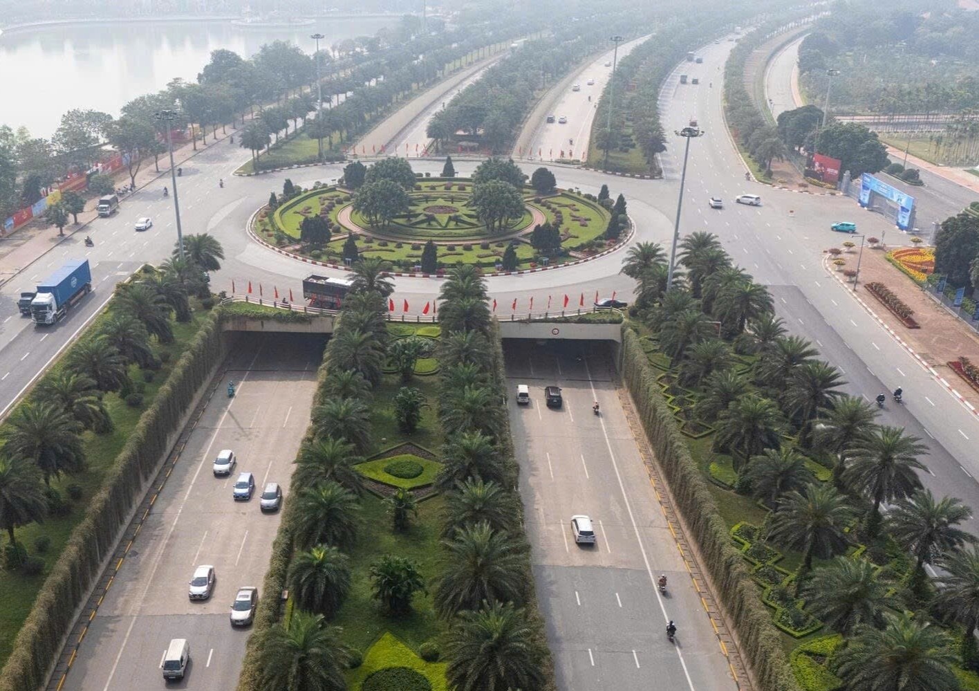 Hà Nội dự kiến trồng cây phủ xanh trụ đường sắt, cầu vượt, hầm chui