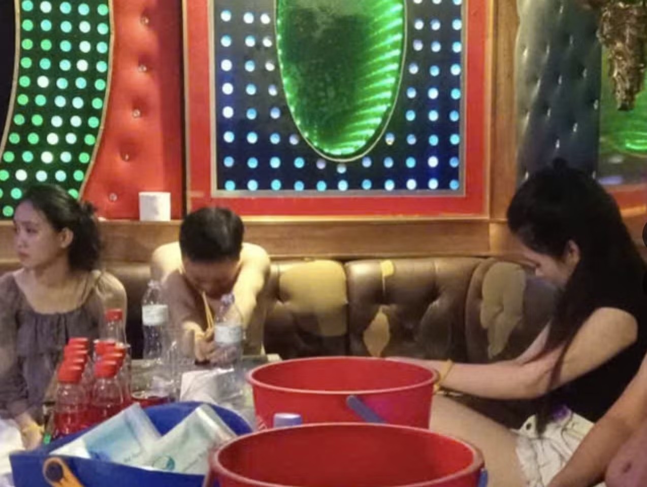 Triệt phá 'đại tiệc' ma túy tại quán karaoke