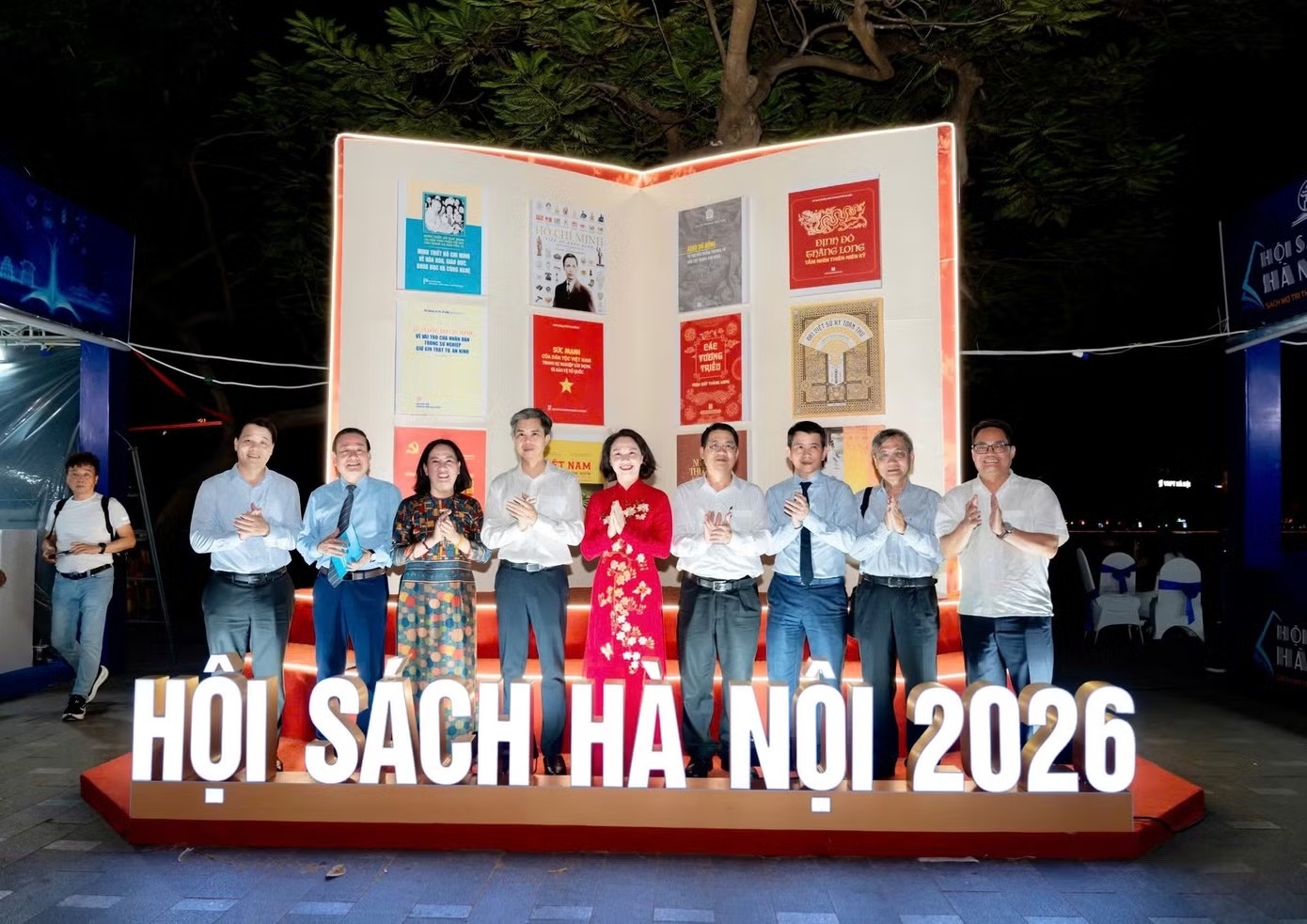 Hội s&aacute;ch ảnh 1