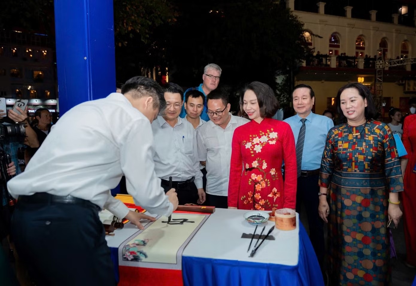 Phó trưởng ban Tuyên giáo TW lan tỏa tình yêu sách ở Hội sách Hà Nội