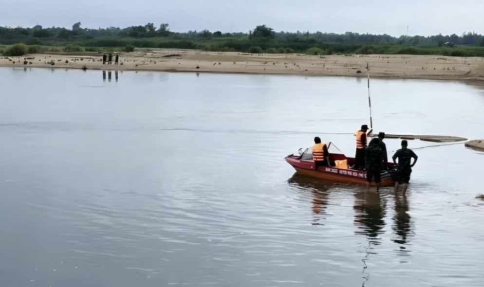 Lật ghe trên sông Bàn Thạch ở Đà Nẵng, một người mất tích