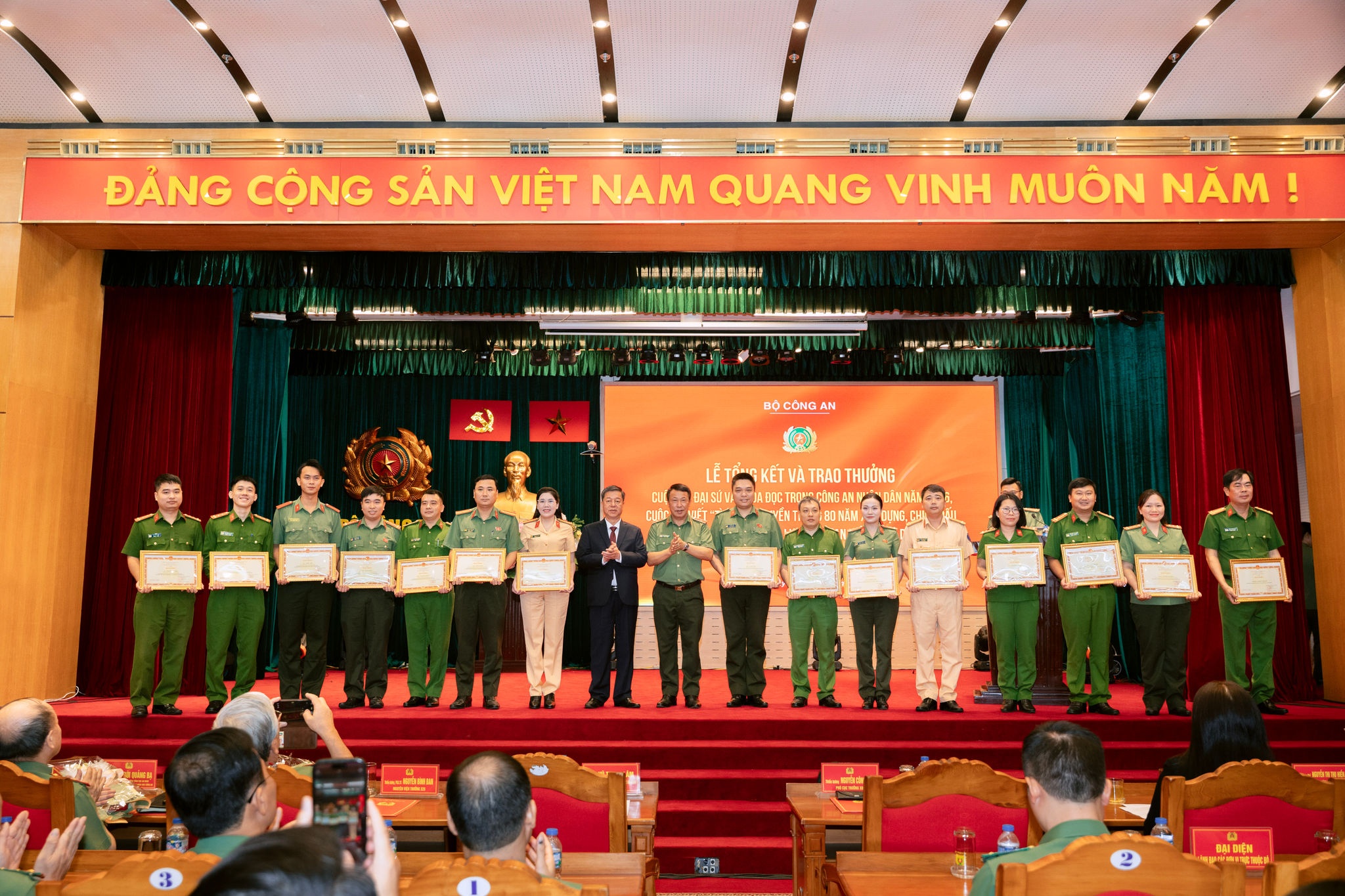 Văn h&oacute;a đọc ảnh 3