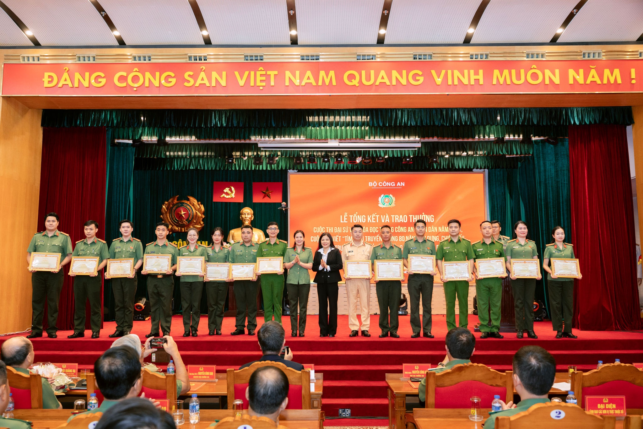 Văn h&oacute;a đọc ảnh 4