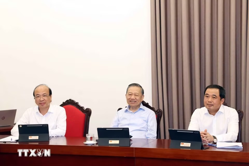 Ngày làm việc thứ nhất Hội nghị Trung ương 4 khóa XIV