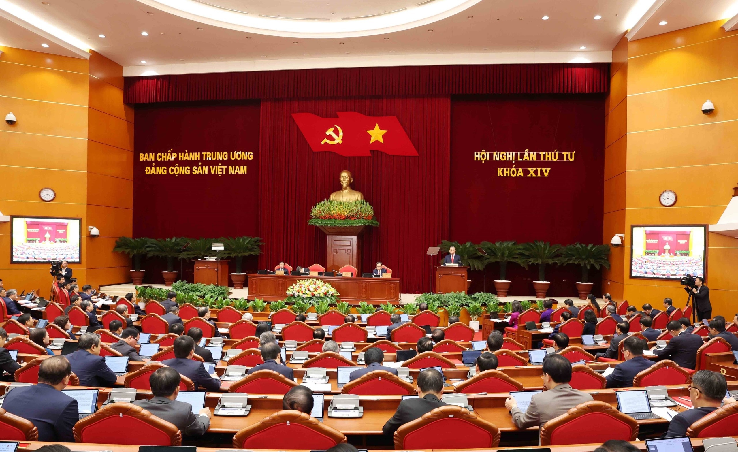 Đổi mới phương thức lãnh đạo, khơi dậy nguồn lực con người