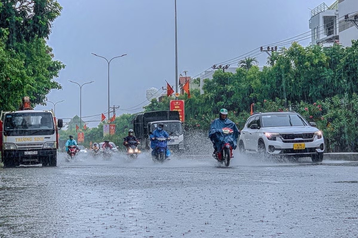 Mưa lớn mở rộng ra Thanh Hóa đến Quảng Trị