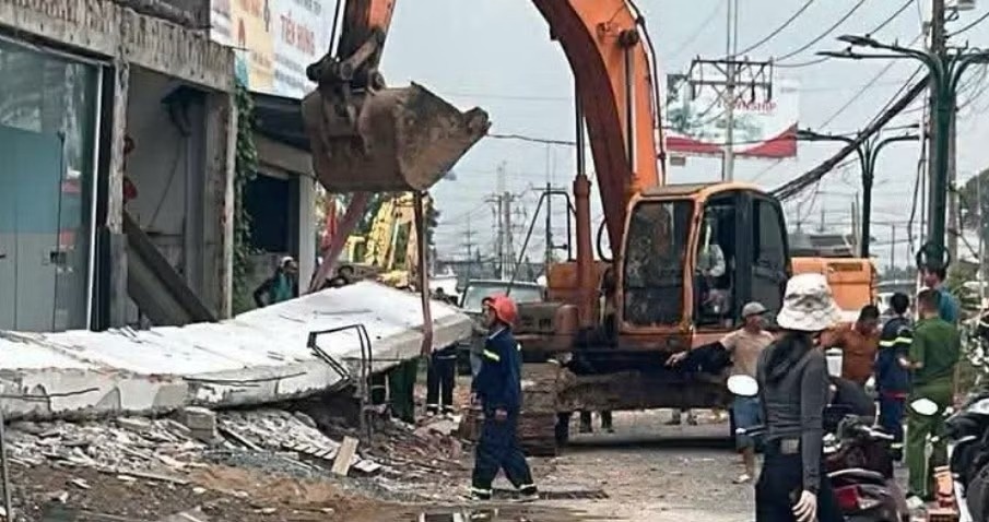 sập nh&agrave; ảnh 1