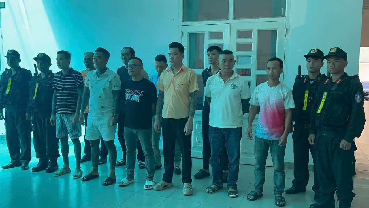 Bắt khẩn cấp 11 đối tượng nhóm biệt danh 'Cọp Đen'