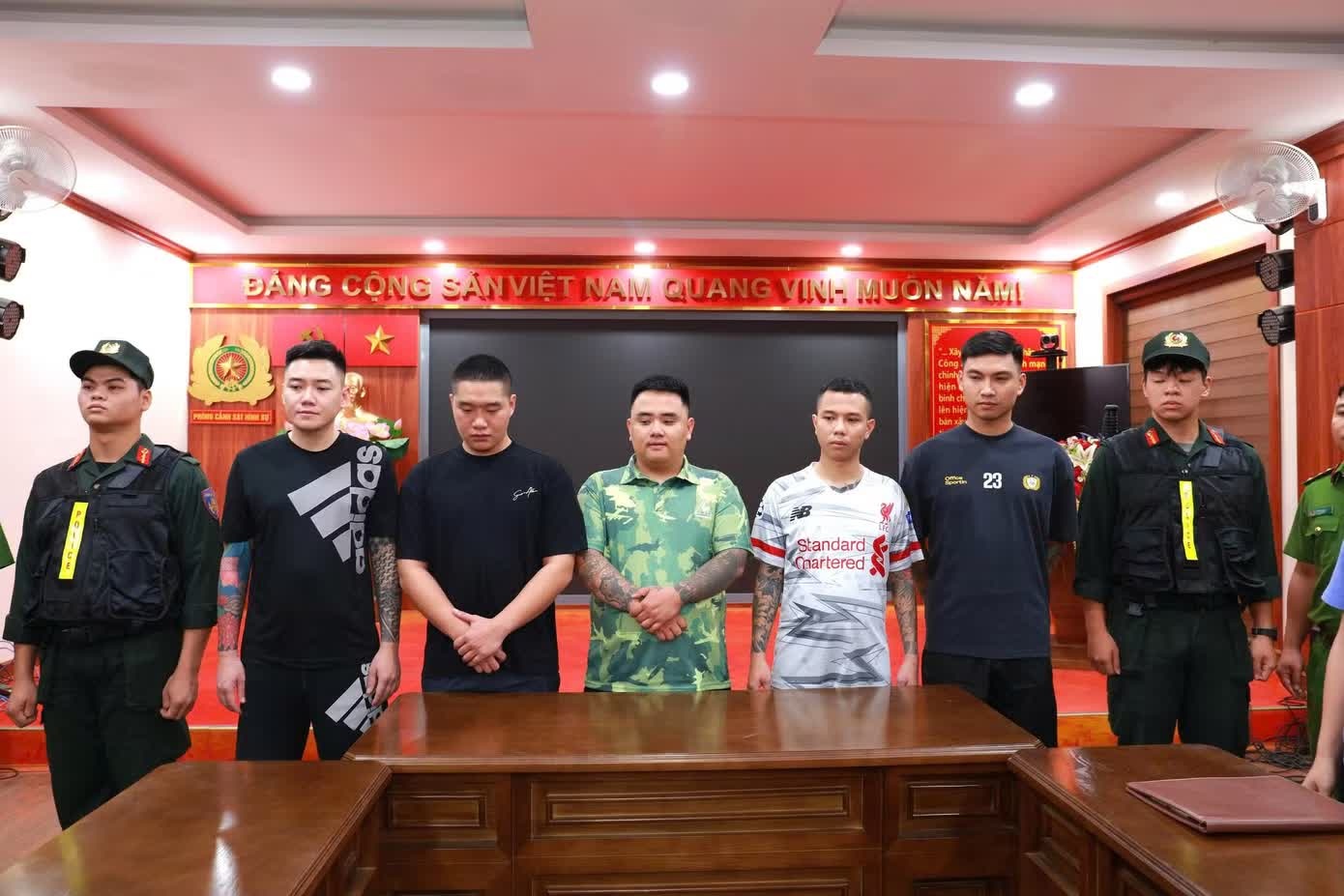 Bắt thêm 5 đối tượng liên quan phim 'Một ngày tình nghĩa cả đời là anh em'