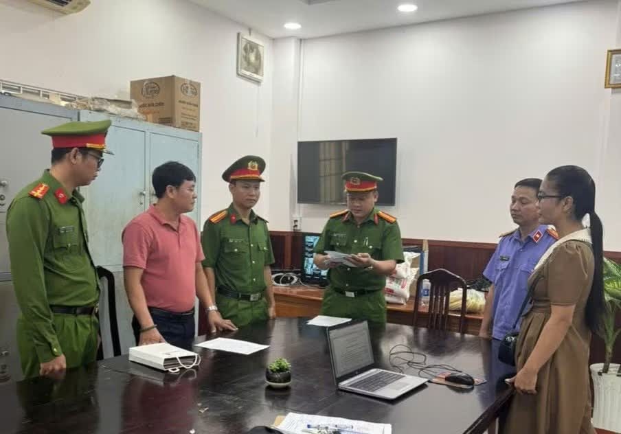 Ng&acirc;n h&agrave;ng Vietcombank,  khu vực Tr&agrave; Vinh,  Vietcombank Tr&agrave; Vinh,  Trần Văn Trạng ảnh 1