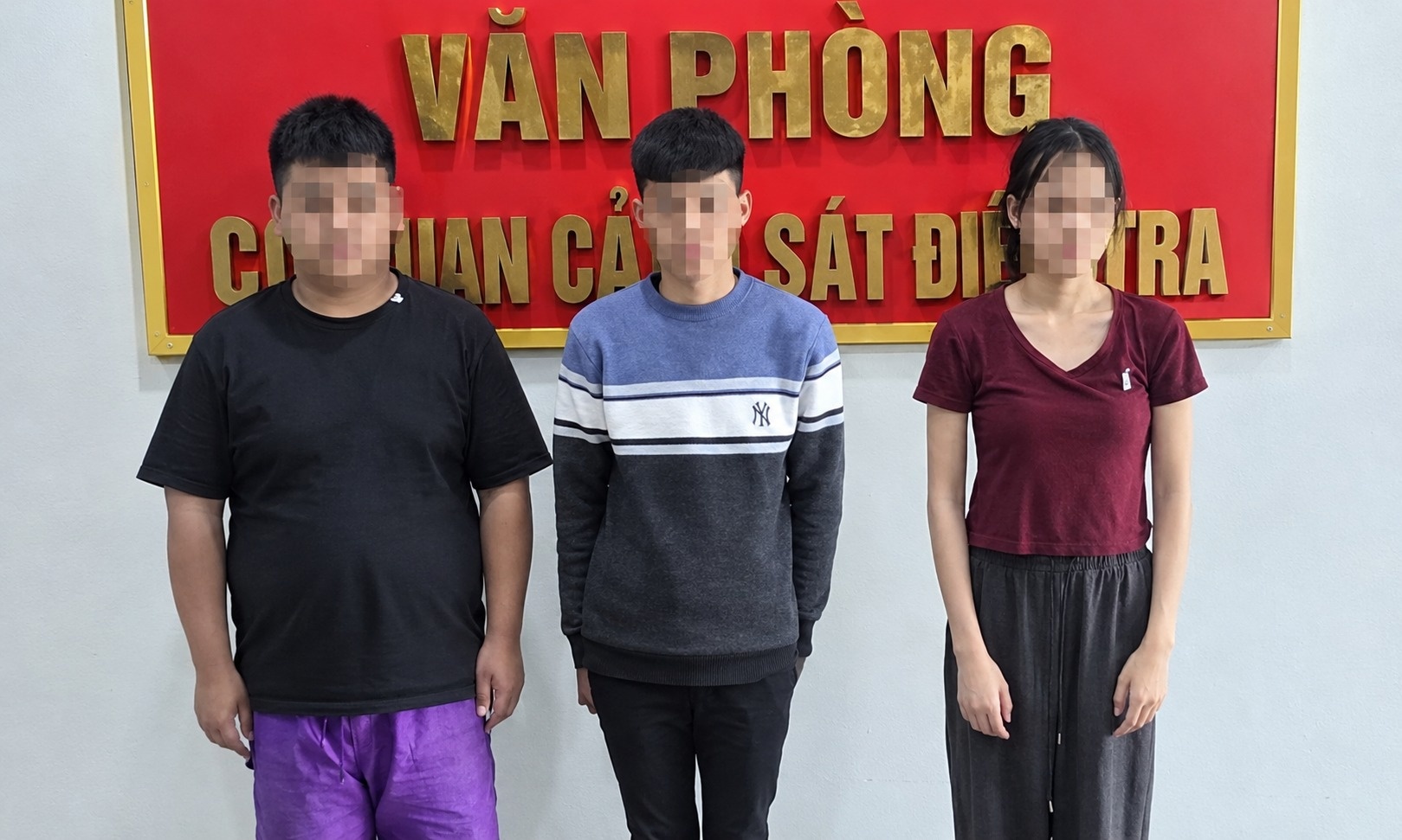 Thiếu niên rủ đồng bọn vác kiếm cướp tài sản